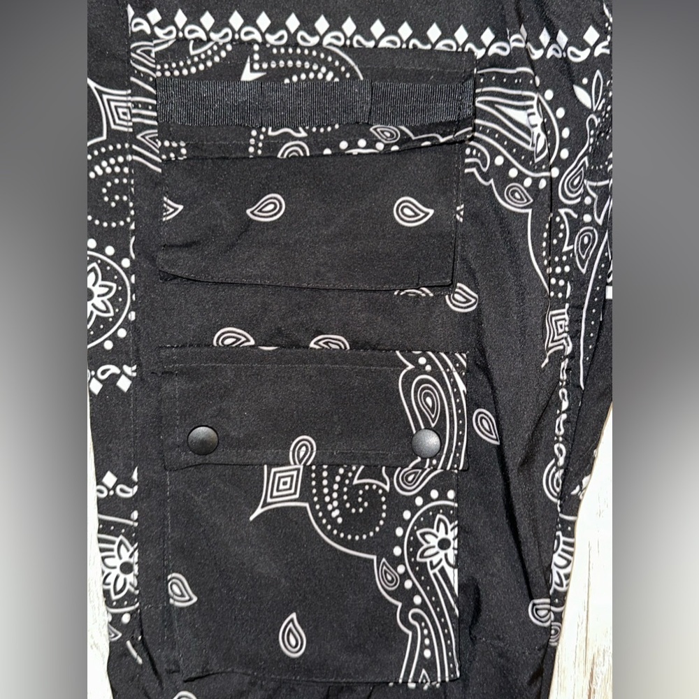 Bandana Black Cargos with pockets - Picture 4 of 8
